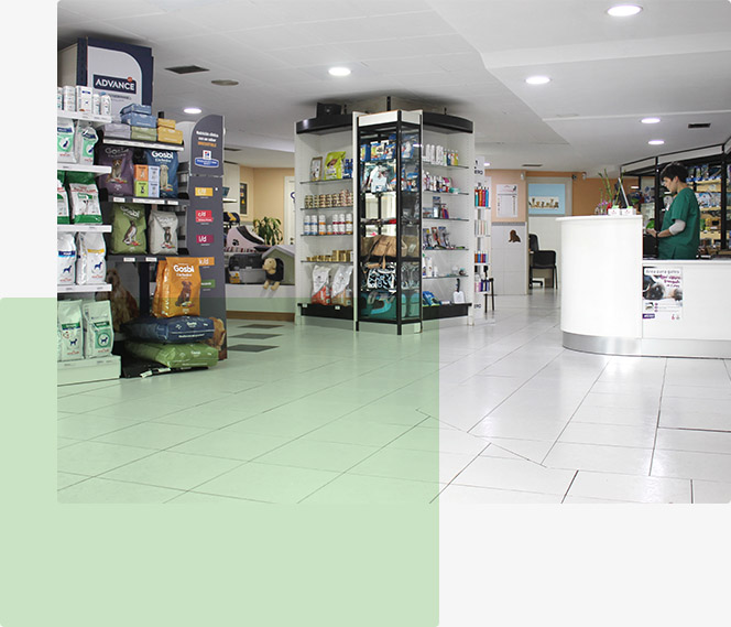 Interior de la tienda veterinaria Abeiro